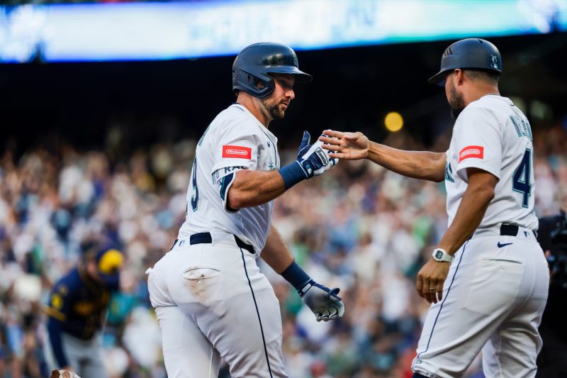 ‘Big Dumper’ puts end to Brewers’ win streak, prevents burger giveaway