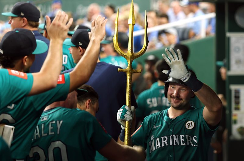 Big Dumper breaks Mickey Mantle home run record, ties Ken Griffey Jr.