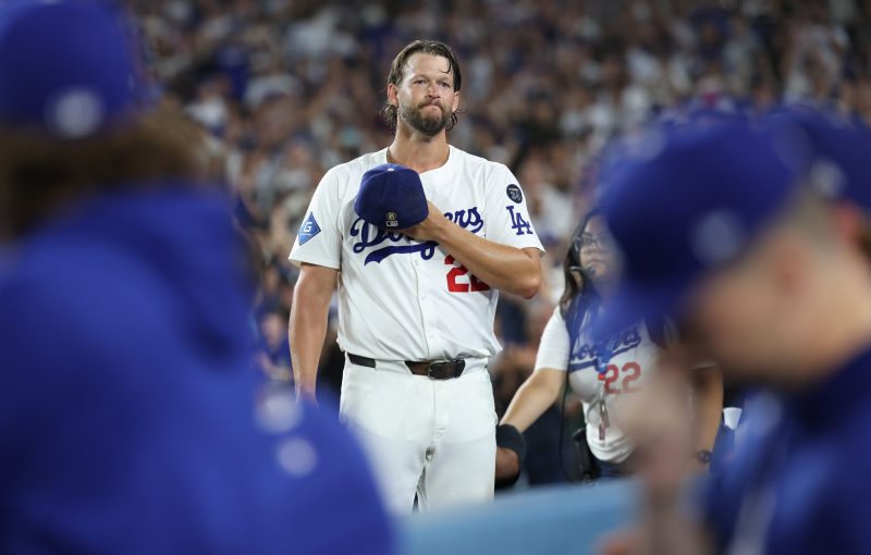 Watch Clayton Kershaw ovation as he leaves mound at Dodger Stadium