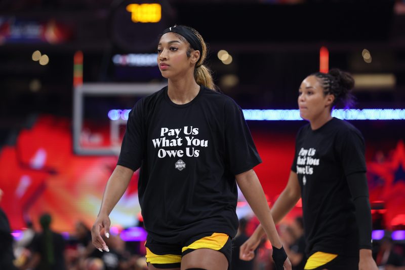 Slam-dunk holiday gifts for women’s sports fans and superfans