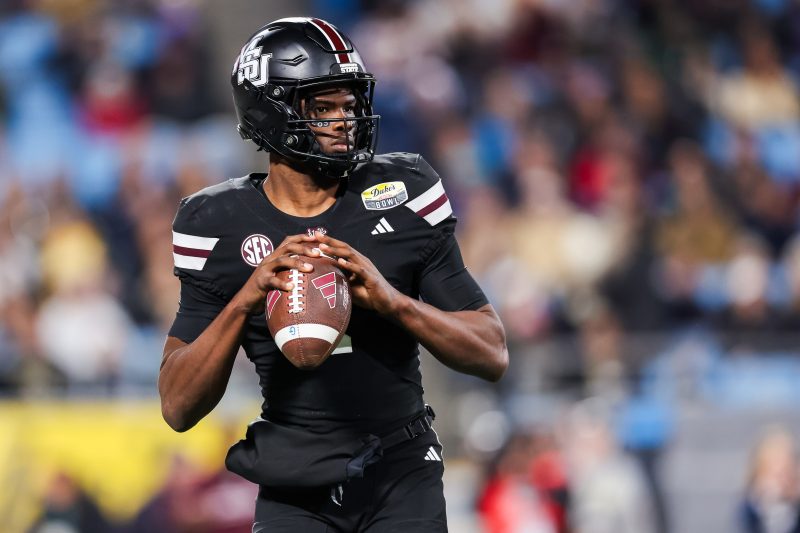 Mississippi State QB carted off with gruesome leg injury