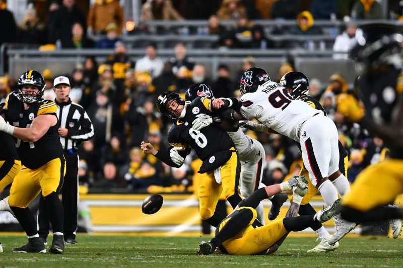 Watch: Aaron Rodgers demolished on strip-sack